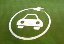 Przywileje dla osób korzystających z samochodów elektrycznych oraz hybrydowych